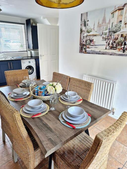 Home From Home 3 Bed,2 Bath House With Garden&Parking Near Centre&Tram Stop Sheffield Exterior foto