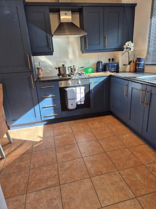 Home From Home 3 Bed,2 Bath House With Garden&Parking Near Centre&Tram Stop Sheffield Exterior foto